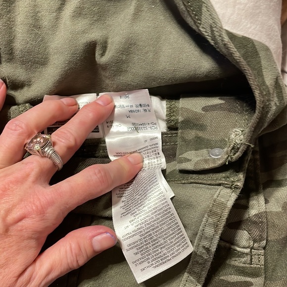 Levi Strauss & Co - gently used bib overalls. -size M - Picture 7 of 7